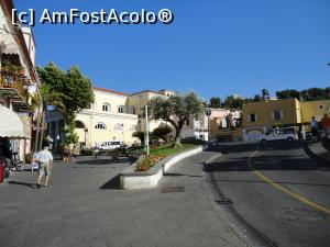 [P60] Pe străzile liniștite din Ischia.  » foto by maryka
 - 
<span class="allrVoted glyphicon glyphicon-heart hidden" id="av1090333"></span>
<a class="m-l-10 hidden" id="sv1090333" onclick="voting_Foto_DelVot(,1090333,12624)" role="button">șterge vot <span class="glyphicon glyphicon-remove"></span></a>
<a id="v91090333" class=" c-red"  onclick="voting_Foto_SetVot(1090333)" role="button"><span class="glyphicon glyphicon-heart-empty"></span> <b>LIKE</b> = Votează poza</a> <img class="hidden"  id="f1090333W9" src="/imagini/loader.gif" border="0" /><span class="AjErrMes hidden" id="e1090333ErM"></span>