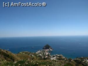 [P01] Peninsula Sant' Angelo, văzută de pe drumul spre Barano, sudul insulei Ischia. » foto by maryka
 - 
<span class="allrVoted glyphicon glyphicon-heart hidden" id="av1096290"></span>
<a class="m-l-10 hidden" id="sv1096290" onclick="voting_Foto_DelVot(,1096290,12624)" role="button">șterge vot <span class="glyphicon glyphicon-remove"></span></a>
<a id="v91096290" class=" c-red"  onclick="voting_Foto_SetVot(1096290)" role="button"><span class="glyphicon glyphicon-heart-empty"></span> <b>LIKE</b> = Votează poza</a> <img class="hidden"  id="f1096290W9" src="/imagini/loader.gif" border="0" /><span class="AjErrMes hidden" id="e1096290ErM"></span>