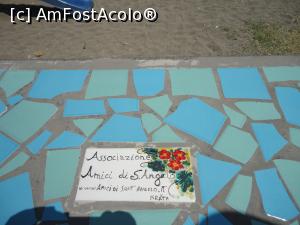 [P40] Băncuțe frumoase, acoperite cu ceramică, cu reclamă la Associazzione Amici di S. Angelo, o asociație care organizează activități culturale, promovând astfel zona. » foto by maryka
 - 
<span class="allrVoted glyphicon glyphicon-heart hidden" id="av1096330"></span>
<a class="m-l-10 hidden" id="sv1096330" onclick="voting_Foto_DelVot(,1096330,12624)" role="button">șterge vot <span class="glyphicon glyphicon-remove"></span></a>
<a id="v91096330" class=" c-red"  onclick="voting_Foto_SetVot(1096330)" role="button"><span class="glyphicon glyphicon-heart-empty"></span> <b>LIKE</b> = Votează poza</a> <img class="hidden"  id="f1096330W9" src="/imagini/loader.gif" border="0" /><span class="AjErrMes hidden" id="e1096330ErM"></span>