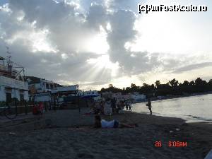 [P03] Tot plaja Lido, la apus » foto by crismis
 - 
<span class="allrVoted glyphicon glyphicon-heart hidden" id="av522850"></span>
<a class="m-l-10 hidden" id="sv522850" onclick="voting_Foto_DelVot(,522850,12624)" role="button">șterge vot <span class="glyphicon glyphicon-remove"></span></a>
<a id="v9522850" class=" c-red"  onclick="voting_Foto_SetVot(522850)" role="button"><span class="glyphicon glyphicon-heart-empty"></span> <b>LIKE</b> = Votează poza</a> <img class="hidden"  id="f522850W9" src="/imagini/loader.gif" border="0" /><span class="AjErrMes hidden" id="e522850ErM"></span>