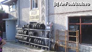 [P01] In stanga se vede impozanta intrare in pensiune, imi pare rau ca aparatul foto n-a surprins si mirosul » foto by George Popescu
 - 
<span class="allrVoted glyphicon glyphicon-heart hidden" id="av535217"></span>
<a class="m-l-10 hidden" id="sv535217" onclick="voting_Foto_DelVot(,535217,12627)" role="button">șterge vot <span class="glyphicon glyphicon-remove"></span></a>
<a id="v9535217" class=" c-red"  onclick="voting_Foto_SetVot(535217)" role="button"><span class="glyphicon glyphicon-heart-empty"></span> <b>LIKE</b> = Votează poza</a> <img class="hidden"  id="f535217W9" src="/imagini/loader.gif" border="0" /><span class="AjErrMes hidden" id="e535217ErM"></span>