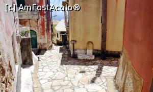 [P21] După primii paşi, Cărarea Măgarilor (Donkey Path) face la dreapta printre case » foto by Lucien
 - 
<span class="allrVoted glyphicon glyphicon-heart hidden" id="av736009"></span>
<a class="m-l-10 hidden" id="sv736009" onclick="voting_Foto_DelVot(,736009,12630)" role="button">șterge vot <span class="glyphicon glyphicon-remove"></span></a>
<a id="v9736009" class=" c-red"  onclick="voting_Foto_SetVot(736009)" role="button"><span class="glyphicon glyphicon-heart-empty"></span> <b>LIKE</b> = Votează poza</a> <img class="hidden"  id="f736009W9" src="/imagini/loader.gif" border="0" /><span class="AjErrMes hidden" id="e736009ErM"></span>