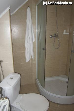 [P20] chiuveta, wc, dus, oglinda, phoen » foto by shobo
 - 
<span class="allrVoted glyphicon glyphicon-heart hidden" id="av431170"></span>
<a class="m-l-10 hidden" id="sv431170" onclick="voting_Foto_DelVot(,431170,12635)" role="button">șterge vot <span class="glyphicon glyphicon-remove"></span></a>
<a id="v9431170" class=" c-red"  onclick="voting_Foto_SetVot(431170)" role="button"><span class="glyphicon glyphicon-heart-empty"></span> <b>LIKE</b> = Votează poza</a> <img class="hidden"  id="f431170W9" src="/imagini/loader.gif" border="0" /><span class="AjErrMes hidden" id="e431170ErM"></span>