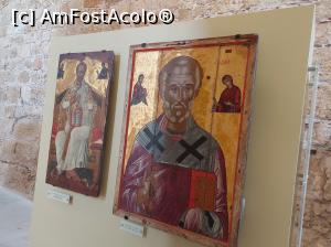 [P16] Icoane foarte frumoase în biserică. Picturile sunt pe lemn de pin sau chiparos, cu tehnică tempera, vopselele fiind diluate cu gălbenuș de ou și oțet. » foto by maryka
 - 
<span class="allrVoted glyphicon glyphicon-heart hidden" id="av1317274"></span>
<a class="m-l-10 hidden" id="sv1317274" onclick="voting_Foto_DelVot(,1317274,12653)" role="button">șterge vot <span class="glyphicon glyphicon-remove"></span></a>
<a id="v91317274" class=" c-red"  onclick="voting_Foto_SetVot(1317274)" role="button"><span class="glyphicon glyphicon-heart-empty"></span> <b>LIKE</b> = Votează poza</a> <img class="hidden"  id="f1317274W9" src="/imagini/loader.gif" border="0" /><span class="AjErrMes hidden" id="e1317274ErM"></span>