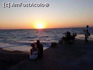 [P04] Agonia zilei -spectacolul apusului de soare peste drum de Hotel Europa.  » foto by mireille
 - 
<span class="allrVoted glyphicon glyphicon-heart hidden" id="av1075148"></span>
<a class="m-l-10 hidden" id="sv1075148" onclick="voting_Foto_DelVot(,1075148,12653)" role="button">șterge vot <span class="glyphicon glyphicon-remove"></span></a>
<a id="v91075148" class=" c-red"  onclick="voting_Foto_SetVot(1075148)" role="button"><span class="glyphicon glyphicon-heart-empty"></span> <b>LIKE</b> = Votează poza</a> <img class="hidden"  id="f1075148W9" src="/imagini/loader.gif" border="0" /><span class="AjErrMes hidden" id="e1075148ErM"></span>