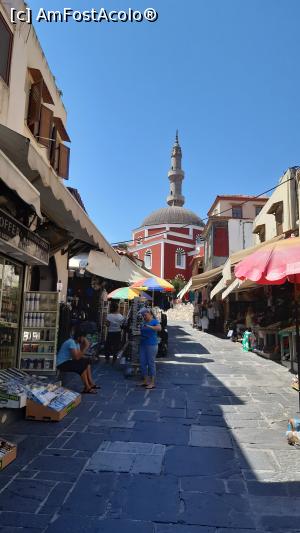 [P79] Moscheea Suleymaniye văzută din Strada Socrate » foto by Carmen Ion
 - 
<span class="allrVoted glyphicon glyphicon-heart hidden" id="av1202953"></span>
<a class="m-l-10 hidden" id="sv1202953" onclick="voting_Foto_DelVot(,1202953,12653)" role="button">șterge vot <span class="glyphicon glyphicon-remove"></span></a>
<a id="v91202953" class=" c-red"  onclick="voting_Foto_SetVot(1202953)" role="button"><span class="glyphicon glyphicon-heart-empty"></span> <b>LIKE</b> = Votează poza</a> <img class="hidden"  id="f1202953W9" src="/imagini/loader.gif" border="0" /><span class="AjErrMes hidden" id="e1202953ErM"></span>