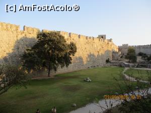 [P21] Rhodos-între zidurile cetății » foto by ANILU
 - 
<span class="allrVoted glyphicon glyphicon-heart hidden" id="av1193455"></span>
<a class="m-l-10 hidden" id="sv1193455" onclick="voting_Foto_DelVot(,1193455,12653)" role="button">șterge vot <span class="glyphicon glyphicon-remove"></span></a>
<a id="v91193455" class=" c-red"  onclick="voting_Foto_SetVot(1193455)" role="button"><span class="glyphicon glyphicon-heart-empty"></span> <b>LIKE</b> = Votează poza</a> <img class="hidden"  id="f1193455W9" src="/imagini/loader.gif" border="0" /><span class="AjErrMes hidden" id="e1193455ErM"></span>
