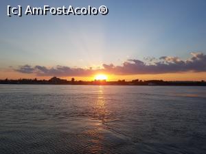 [P35] La asfințit, traversam Dunărea cu bacul pe la Brăila. Numai bine! » foto by Floryn81
 - 
<span class="allrVoted glyphicon glyphicon-heart hidden" id="av1224666"></span>
<a class="m-l-10 hidden" id="sv1224666" onclick="voting_Foto_DelVot(,1224666,12680)" role="button">șterge vot <span class="glyphicon glyphicon-remove"></span></a>
<a id="v91224666" class=" c-red"  onclick="voting_Foto_SetVot(1224666)" role="button"><span class="glyphicon glyphicon-heart-empty"></span> <b>LIKE</b> = Votează poza</a> <img class="hidden"  id="f1224666W9" src="/imagini/loader.gif" border="0" /><span class="AjErrMes hidden" id="e1224666ErM"></span>
