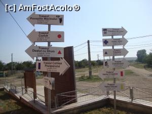 [P23] Indicatoare cu traseele turistice amenajate în Parcul Naţional Munţii Măcinului.  » foto by Floryn81
 - 
<span class="allrVoted glyphicon glyphicon-heart hidden" id="av910912"></span>
<a class="m-l-10 hidden" id="sv910912" onclick="voting_Foto_DelVot(,910912,12680)" role="button">șterge vot <span class="glyphicon glyphicon-remove"></span></a>
<a id="v9910912" class=" c-red"  onclick="voting_Foto_SetVot(910912)" role="button"><span class="glyphicon glyphicon-heart-empty"></span> <b>LIKE</b> = Votează poza</a> <img class="hidden"  id="f910912W9" src="/imagini/loader.gif" border="0" /><span class="AjErrMes hidden" id="e910912ErM"></span>