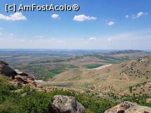 [P22] Munții Măcinului - Priveliștea este deosebit de frumoasă într-o zi senină de primăvară. » foto by Floryn81
 - 
<span class="allrVoted glyphicon glyphicon-heart hidden" id="av1068766"></span>
<a class="m-l-10 hidden" id="sv1068766" onclick="voting_Foto_DelVot(,1068766,12680)" role="button">șterge vot <span class="glyphicon glyphicon-remove"></span></a>
<a id="v91068766" class=" c-red"  onclick="voting_Foto_SetVot(1068766)" role="button"><span class="glyphicon glyphicon-heart-empty"></span> <b>LIKE</b> = Votează poza</a> <img class="hidden"  id="f1068766W9" src="/imagini/loader.gif" border="0" /><span class="AjErrMes hidden" id="e1068766ErM"></span>