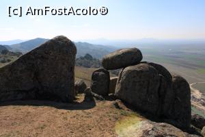 [P27] Munții Măcin, Traseul Culmea Pricopanului, Vârful Vraju și un portal din stânci, ce formă are stânca de deasupra... » foto by mprofeanu
 - 
<span class="allrVoted glyphicon glyphicon-heart hidden" id="av1222020"></span>
<a class="m-l-10 hidden" id="sv1222020" onclick="voting_Foto_DelVot(,1222020,12680)" role="button">șterge vot <span class="glyphicon glyphicon-remove"></span></a>
<a id="v91222020" class=" c-red"  onclick="voting_Foto_SetVot(1222020)" role="button"><span class="glyphicon glyphicon-heart-empty"></span> <b>LIKE</b> = Votează poza</a> <img class="hidden"  id="f1222020W9" src="/imagini/loader.gif" border="0" /><span class="AjErrMes hidden" id="e1222020ErM"></span>