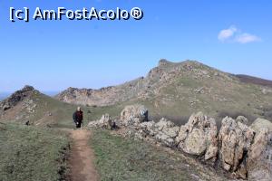[P39] Munții Măcin, Traseul Culmea Pricopanului, Am lăsat în urmă Vârful Piatra Râioasă » foto by mprofeanu
 - 
<span class="allrVoted glyphicon glyphicon-heart hidden" id="av1222032"></span>
<a class="m-l-10 hidden" id="sv1222032" onclick="voting_Foto_DelVot(,1222032,12680)" role="button">șterge vot <span class="glyphicon glyphicon-remove"></span></a>
<a id="v91222032" class=" c-red"  onclick="voting_Foto_SetVot(1222032)" role="button"><span class="glyphicon glyphicon-heart-empty"></span> <b>LIKE</b> = Votează poza</a> <img class="hidden"  id="f1222032W9" src="/imagini/loader.gif" border="0" /><span class="AjErrMes hidden" id="e1222032ErM"></span>