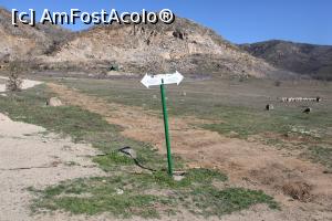 [P04] Munții Măcin, Am ajuns la indicatorul pentru Culmea Pricopanului, noi am mers spre stânga la Mănăstirea Măcin » foto by mprofeanu
 - 
<span class="allrVoted glyphicon glyphicon-heart hidden" id="av1221997"></span>
<a class="m-l-10 hidden" id="sv1221997" onclick="voting_Foto_DelVot(,1221997,12680)" role="button">șterge vot <span class="glyphicon glyphicon-remove"></span></a>
<a id="v91221997" class=" c-red"  onclick="voting_Foto_SetVot(1221997)" role="button"><span class="glyphicon glyphicon-heart-empty"></span> <b>LIKE</b> = Votează poza</a> <img class="hidden"  id="f1221997W9" src="/imagini/loader.gif" border="0" /><span class="AjErrMes hidden" id="e1221997ErM"></span>