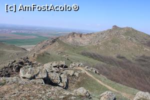 [P43] Munții Măcin, Traseul Culmea Pricopanului, O privire în urmă spre culme » foto by mprofeanu
 - 
<span class="allrVoted glyphicon glyphicon-heart hidden" id="av1222036"></span>
<a class="m-l-10 hidden" id="sv1222036" onclick="voting_Foto_DelVot(,1222036,12680)" role="button">șterge vot <span class="glyphicon glyphicon-remove"></span></a>
<a id="v91222036" class=" c-red"  onclick="voting_Foto_SetVot(1222036)" role="button"><span class="glyphicon glyphicon-heart-empty"></span> <b>LIKE</b> = Votează poza</a> <img class="hidden"  id="f1222036W9" src="/imagini/loader.gif" border="0" /><span class="AjErrMes hidden" id="e1222036ErM"></span>