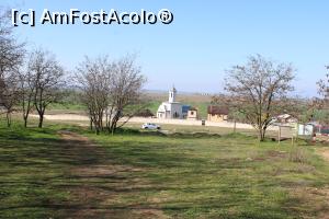 [P06] Munții Măcin, Mănăstirea Măcin, vedere generală și mașina noastră parcată aproape de niște indicatoare, sunt în dreapta... » foto by mprofeanu
 - 
<span class="allrVoted glyphicon glyphicon-heart hidden" id="av1221999"></span>
<a class="m-l-10 hidden" id="sv1221999" onclick="voting_Foto_DelVot(,1221999,12680)" role="button">șterge vot <span class="glyphicon glyphicon-remove"></span></a>
<a id="v91221999" class=" c-red"  onclick="voting_Foto_SetVot(1221999)" role="button"><span class="glyphicon glyphicon-heart-empty"></span> <b>LIKE</b> = Votează poza</a> <img class="hidden"  id="f1221999W9" src="/imagini/loader.gif" border="0" /><span class="AjErrMes hidden" id="e1221999ErM"></span>