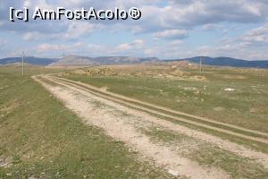 [P19] Turcoaia, jud. Tulcea, În drum spre Cetatea Troesmis, în plan îndepărtat Munții Măcin » foto by mprofeanu
 - 
<span class="allrVoted glyphicon glyphicon-heart hidden" id="av1224852"></span>
<a class="m-l-10 hidden" id="sv1224852" onclick="voting_Foto_DelVot(,1224852,12680)" role="button">șterge vot <span class="glyphicon glyphicon-remove"></span></a>
<a id="v91224852" class=" c-red"  onclick="voting_Foto_SetVot(1224852)" role="button"><span class="glyphicon glyphicon-heart-empty"></span> <b>LIKE</b> = Votează poza</a> <img class="hidden"  id="f1224852W9" src="/imagini/loader.gif" border="0" /><span class="AjErrMes hidden" id="e1224852ErM"></span>