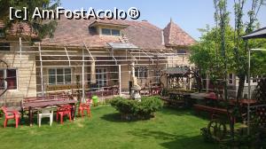 [P02] Curtea pensiunii Matetovici, singura din localitatea Greci. La mesele acestea de afara noi doar am mancat. De stat am stat la un localnic, cateva case mai incolo.  » foto by Aurici
 - 
<span class="allrVoted glyphicon glyphicon-heart hidden" id="av854308"></span>
<a class="m-l-10 hidden" id="sv854308" onclick="voting_Foto_DelVot(,854308,12680)" role="button">șterge vot <span class="glyphicon glyphicon-remove"></span></a>
<a id="v9854308" class=" c-red"  onclick="voting_Foto_SetVot(854308)" role="button"><span class="glyphicon glyphicon-heart-empty"></span> <b>LIKE</b> = Votează poza</a> <img class="hidden"  id="f854308W9" src="/imagini/loader.gif" border="0" /><span class="AjErrMes hidden" id="e854308ErM"></span>