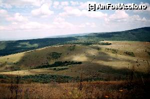 [P24] Vedere de pe creasta Pricopanului spre zona împădurită a Munţilor Măcin...  » foto by Neptunus
 - 
<span class="allrVoted glyphicon glyphicon-heart hidden" id="av475627"></span>
<a class="m-l-10 hidden" id="sv475627" onclick="voting_Foto_DelVot(,475627,12680)" role="button">șterge vot <span class="glyphicon glyphicon-remove"></span></a>
<a id="v9475627" class=" c-red"  onclick="voting_Foto_SetVot(475627)" role="button"><span class="glyphicon glyphicon-heart-empty"></span> <b>LIKE</b> = Votează poza</a> <img class="hidden"  id="f475627W9" src="/imagini/loader.gif" border="0" /><span class="AjErrMes hidden" id="e475627ErM"></span>