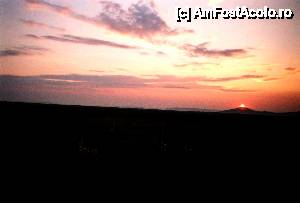 [P26] Răsărit deasupra Munţilor Măcin, surprins de pe şoseaua dinspre Smârdan. Parcă era un vulcan gata să erupă...  » foto by Neptunus
 - 
<span class="allrVoted glyphicon glyphicon-heart hidden" id="av475629"></span>
<a class="m-l-10 hidden" id="sv475629" onclick="voting_Foto_DelVot(,475629,12680)" role="button">șterge vot <span class="glyphicon glyphicon-remove"></span></a>
<a id="v9475629" class=" c-red"  onclick="voting_Foto_SetVot(475629)" role="button"><span class="glyphicon glyphicon-heart-empty"></span> <b>LIKE</b> = Votează poza</a> <img class="hidden"  id="f475629W9" src="/imagini/loader.gif" border="0" /><span class="AjErrMes hidden" id="e475629ErM"></span>
