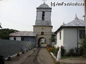 [P05] Mănăstirea Rătești / Am intrat pe aleea care ne conduce către curtea interioară a mănăstirii.  » foto by Floryn81
 - 
<span class="allrVoted glyphicon glyphicon-heart hidden" id="av375190"></span>
<a class="m-l-10 hidden" id="sv375190" onclick="voting_Foto_DelVot(,375190,12715)" role="button">șterge vot <span class="glyphicon glyphicon-remove"></span></a>
<a id="v9375190" class=" c-red"  onclick="voting_Foto_SetVot(375190)" role="button"><span class="glyphicon glyphicon-heart-empty"></span> <b>LIKE</b> = Votează poza</a> <img class="hidden"  id="f375190W9" src="/imagini/loader.gif" border="0" /><span class="AjErrMes hidden" id="e375190ErM"></span>