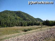 [P19] În mijlocul poienii a existat un lac, ce a secat datorită verilor tot mai secetoase din ultima perioadă.  » foto by Floryn81
 - 
<span class="allrVoted glyphicon glyphicon-heart hidden" id="av382893"></span>
<a class="m-l-10 hidden" id="sv382893" onclick="voting_Foto_DelVot(,382893,12715)" role="button">șterge vot <span class="glyphicon glyphicon-remove"></span></a>
<a id="v9382893" class=" c-red"  onclick="voting_Foto_SetVot(382893)" role="button"><span class="glyphicon glyphicon-heart-empty"></span> <b>LIKE</b> = Votează poza</a> <img class="hidden"  id="f382893W9" src="/imagini/loader.gif" border="0" /><span class="AjErrMes hidden" id="e382893ErM"></span>