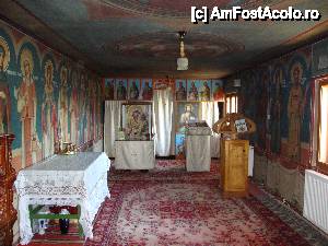 [P14] Mănăstirea Cârnu și împrejurimile sale / Imagine de ansamblu a paraclisului cu hramul ”Sfinții Apostoli Petru și Pavel”. Măicuța care ne-a însoțit ne-a spus că aici se țin iarna slujbele, deoarece spațiul este mai mic și se poate încălzi mai repede. » foto by Floryn81
 - 
<span class="allrVoted glyphicon glyphicon-heart hidden" id="av410744"></span>
<a class="m-l-10 hidden" id="sv410744" onclick="voting_Foto_DelVot(,410744,12715)" role="button">șterge vot <span class="glyphicon glyphicon-remove"></span></a>
<a id="v9410744" class=" c-red"  onclick="voting_Foto_SetVot(410744)" role="button"><span class="glyphicon glyphicon-heart-empty"></span> <b>LIKE</b> = Votează poza</a> <img class="hidden"  id="f410744W9" src="/imagini/loader.gif" border="0" /><span class="AjErrMes hidden" id="e410744ErM"></span>