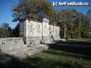 [P44] Mănăstirea Cârnu și împrejurimile sale / Am oprit la ”Fântâna lui Mihai Viteazul”, monument istoric situat la marginea DN 10, pe raza comunei Măgura.  » foto by Floryn81
 - 
<span class="allrVoted glyphicon glyphicon-heart hidden" id="av410774"></span>
<a class="m-l-10 hidden" id="sv410774" onclick="voting_Foto_DelVot(,410774,12715)" role="button">șterge vot <span class="glyphicon glyphicon-remove"></span></a>
<a id="v9410774" class=" c-red"  onclick="voting_Foto_SetVot(410774)" role="button"><span class="glyphicon glyphicon-heart-empty"></span> <b>LIKE</b> = Votează poza</a> <img class="hidden"  id="f410774W9" src="/imagini/loader.gif" border="0" /><span class="AjErrMes hidden" id="e410774ErM"></span>