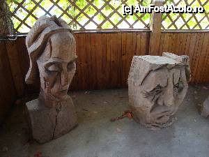 [P47] Mănăstirea Cârnu și împrejurimile sale / Pe prispa Casei Memoriale Vasile Voiculescu din Pârscov, câteva sculpturi așteaptă liniștite vizitatorii. Mergeți să le întâlniți!  » foto by Floryn81
 - 
<span class="allrVoted glyphicon glyphicon-heart hidden" id="av410777"></span>
<a class="m-l-10 hidden" id="sv410777" onclick="voting_Foto_DelVot(,410777,12715)" role="button">șterge vot <span class="glyphicon glyphicon-remove"></span></a>
<a id="v9410777" class=" c-red"  onclick="voting_Foto_SetVot(410777)" role="button"><span class="glyphicon glyphicon-heart-empty"></span> <b>LIKE</b> = Votează poza</a> <img class="hidden"  id="f410777W9" src="/imagini/loader.gif" border="0" /><span class="AjErrMes hidden" id="e410777ErM"></span>