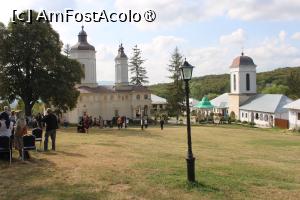[P13] Mănăstirea Ciolanu Județul Buzău, Prin Curte, în plan îndepărtat Biserica Mare și Clopotnița » foto by mprofeanu
 - 
<span class="allrVoted glyphicon glyphicon-heart hidden" id="av1412656"></span>
<a class="m-l-10 hidden" id="sv1412656" onclick="voting_Foto_DelVot(,1412656,12715)" role="button">șterge vot <span class="glyphicon glyphicon-remove"></span></a>
<a id="v91412656" class=" c-red"  onclick="voting_Foto_SetVot(1412656)" role="button"><span class="glyphicon glyphicon-heart-empty"></span> <b>LIKE</b> = Votează poza</a> <img class="hidden"  id="f1412656W9" src="/imagini/loader.gif" border="0" /><span class="AjErrMes hidden" id="e1412656ErM"></span>
