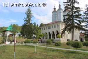 [P15] Mănăstirea Ciolanu Județul Buzău, Biserica Mare străjuită de câțiva brazi imenși » foto by mprofeanu
 - 
<span class="allrVoted glyphicon glyphicon-heart hidden" id="av1412658"></span>
<a class="m-l-10 hidden" id="sv1412658" onclick="voting_Foto_DelVot(,1412658,12715)" role="button">șterge vot <span class="glyphicon glyphicon-remove"></span></a>
<a id="v91412658" class=" c-red"  onclick="voting_Foto_SetVot(1412658)" role="button"><span class="glyphicon glyphicon-heart-empty"></span> <b>LIKE</b> = Votează poza</a> <img class="hidden"  id="f1412658W9" src="/imagini/loader.gif" border="0" /><span class="AjErrMes hidden" id="e1412658ErM"></span>