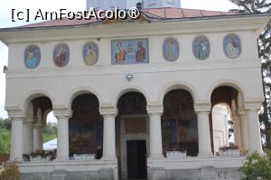 [P16] Mănăstirea Ciolanu Județul Buzău, Biserica Mare, Pridvorul cu ale lui 10 coloane » foto by mprofeanu
 - 
<span class="allrVoted glyphicon glyphicon-heart hidden" id="av1412659"></span>
<a class="m-l-10 hidden" id="sv1412659" onclick="voting_Foto_DelVot(,1412659,12715)" role="button">șterge vot <span class="glyphicon glyphicon-remove"></span></a>
<a id="v91412659" class=" c-red"  onclick="voting_Foto_SetVot(1412659)" role="button"><span class="glyphicon glyphicon-heart-empty"></span> <b>LIKE</b> = Votează poza</a> <img class="hidden"  id="f1412659W9" src="/imagini/loader.gif" border="0" /><span class="AjErrMes hidden" id="e1412659ErM"></span>