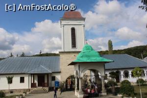 [P21] Mănăstirea Ciolanu Județul Buzău, Clopotnița la Intrare în Curtea Mănăstirii » foto by mprofeanu
 - 
<span class="allrVoted glyphicon glyphicon-heart hidden" id="av1412664"></span>
<a class="m-l-10 hidden" id="sv1412664" onclick="voting_Foto_DelVot(,1412664,12715)" role="button">șterge vot <span class="glyphicon glyphicon-remove"></span></a>
<a id="v91412664" class=" c-red"  onclick="voting_Foto_SetVot(1412664)" role="button"><span class="glyphicon glyphicon-heart-empty"></span> <b>LIKE</b> = Votează poza</a> <img class="hidden"  id="f1412664W9" src="/imagini/loader.gif" border="0" /><span class="AjErrMes hidden" id="e1412664ErM"></span>