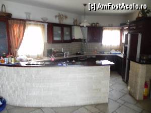 [P05] Bucătăria. Scuze pentru calitatea imeginii. În dreapta se intră în dormitorul de la parter.  » foto by abancor
 - 
<span class="allrVoted glyphicon glyphicon-heart hidden" id="av365490"></span>
<a class="m-l-10 hidden" id="sv365490" onclick="voting_Foto_DelVot(,365490,12720)" role="button">șterge vot <span class="glyphicon glyphicon-remove"></span></a>
<a id="v9365490" class=" c-red"  onclick="voting_Foto_SetVot(365490)" role="button"><span class="glyphicon glyphicon-heart-empty"></span> <b>LIKE</b> = Votează poza</a> <img class="hidden"  id="f365490W9" src="/imagini/loader.gif" border="0" /><span class="AjErrMes hidden" id="e365490ErM"></span>