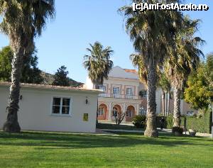 [P02] Curtea, intretinuta impecabil; in prim plan, locul de servire a micului dejun, iar in fundal, 'The Villa' » foto by ctc
 - 
<span class="allrVoted glyphicon glyphicon-heart hidden" id="av365824"></span>
<a class="m-l-10 hidden" id="sv365824" onclick="voting_Foto_DelVot(,365824,12728)" role="button">șterge vot <span class="glyphicon glyphicon-remove"></span></a>
<a id="v9365824" class=" c-red"  onclick="voting_Foto_SetVot(365824)" role="button"><span class="glyphicon glyphicon-heart-empty"></span> <b>LIKE</b> = Votează poza</a> <img class="hidden"  id="f365824W9" src="/imagini/loader.gif" border="0" /><span class="AjErrMes hidden" id="e365824ErM"></span>