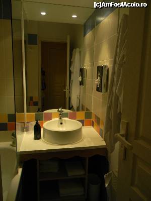 [P08] Nu cred ca are mai mult de 1,5 m latime. Daca esti mai voinic, te lovesti sigur in cot, cand te speli pe dinti :)))  » foto by MCM
 - 
<span class="allrVoted glyphicon glyphicon-heart hidden" id="av366281"></span>
<a class="m-l-10 hidden" id="sv366281" onclick="voting_Foto_DelVot(,366281,12742)" role="button">șterge vot <span class="glyphicon glyphicon-remove"></span></a>
<a id="v9366281" class=" c-red"  onclick="voting_Foto_SetVot(366281)" role="button"><span class="glyphicon glyphicon-heart-empty"></span> <b>LIKE</b> = Votează poza</a> <img class="hidden"  id="f366281W9" src="/imagini/loader.gif" border="0" /><span class="AjErrMes hidden" id="e366281ErM"></span>