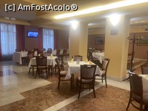 [P22] Hotel Victoria - la restaurant » foto by mishu
 - 
<span class="allrVoted glyphicon glyphicon-heart hidden" id="av1326827"></span>
<a class="m-l-10 hidden" id="sv1326827" onclick="voting_Foto_DelVot(,1326827,12748)" role="button">șterge vot <span class="glyphicon glyphicon-remove"></span></a>
<a id="v91326827" class=" c-red"  onclick="voting_Foto_SetVot(1326827)" role="button"><span class="glyphicon glyphicon-heart-empty"></span> <b>LIKE</b> = Votează poza</a> <img class="hidden"  id="f1326827W9" src="/imagini/loader.gif" border="0" /><span class="AjErrMes hidden" id="e1326827ErM"></span>