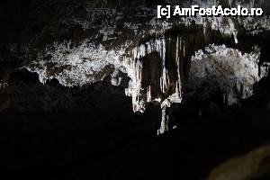[P74] Aici homo sapiens a ajuns mai greu fiind o grotă amplasată în partea superioară. Formaţiunile care se văd au scăpat de 'admiraţia' vandalilor.  » foto by Utube
 - 
<span class="allrVoted glyphicon glyphicon-heart hidden" id="av397261"></span>
<a class="m-l-10 hidden" id="sv397261" onclick="voting_Foto_DelVot(,397261,12751)" role="button">șterge vot <span class="glyphicon glyphicon-remove"></span></a>
<a id="v9397261" class=" c-red"  onclick="voting_Foto_SetVot(397261)" role="button"><span class="glyphicon glyphicon-heart-empty"></span> <b>LIKE</b> = Votează poza</a> <img class="hidden"  id="f397261W9" src="/imagini/loader.gif" border="0" /><span class="AjErrMes hidden" id="e397261ErM"></span>