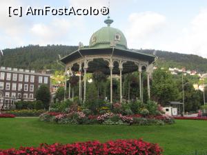[P34] Un foișor spectaculos în fața Teatrului din Bergen, Norvegia » foto by Aurici
 - 
<span class="allrVoted glyphicon glyphicon-heart hidden" id="av788906"></span>
<a class="m-l-10 hidden" id="sv788906" onclick="voting_Foto_DelVot(,788906,12754)" role="button">șterge vot <span class="glyphicon glyphicon-remove"></span></a>
<a id="v9788906" class=" c-red"  onclick="voting_Foto_SetVot(788906)" role="button"><span class="glyphicon glyphicon-heart-empty"></span> <b>LIKE</b> = Votează poza</a> <img class="hidden"  id="f788906W9" src="/imagini/loader.gif" border="0" /><span class="AjErrMes hidden" id="e788906ErM"></span>