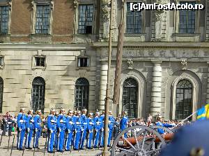 [P39] Stockholm, schimbarea garzii de la Palatul Regal, un adevarat show de mare eleganta si amploare » foto by ileanaxperta*
 - 
<span class="allrVoted glyphicon glyphicon-heart hidden" id="av366757"></span>
<a class="m-l-10 hidden" id="sv366757" onclick="voting_Foto_DelVot(,366757,12754)" role="button">șterge vot <span class="glyphicon glyphicon-remove"></span></a>
<a id="v9366757" class=" c-red"  onclick="voting_Foto_SetVot(366757)" role="button"><span class="glyphicon glyphicon-heart-empty"></span> <b>LIKE</b> = Votează poza</a> <img class="hidden"  id="f366757W9" src="/imagini/loader.gif" border="0" /><span class="AjErrMes hidden" id="e366757ErM"></span>