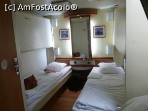 [P13] 13. Cabina noastră, cu nr. 7148, de pe puntea 7. Se vede oglinda, măsuța și radio-ul încastrat. » foto by doinafil
 - 
<span class="allrVoted glyphicon glyphicon-heart hidden" id="av1325414"></span>
<a class="m-l-10 hidden" id="sv1325414" onclick="voting_Foto_DelVot(,1325414,12754)" role="button">șterge vot <span class="glyphicon glyphicon-remove"></span></a>
<a id="v91325414" class=" c-red"  onclick="voting_Foto_SetVot(1325414)" role="button"><span class="glyphicon glyphicon-heart-empty"></span> <b>LIKE</b> = Votează poza</a> <img class="hidden"  id="f1325414W9" src="/imagini/loader.gif" border="0" /><span class="AjErrMes hidden" id="e1325414ErM"></span>