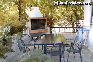 [P19] Terasa mare a vilei, cu gratar, era situata in fata apartamentului prietenilor nostri, dar am folosit-o si noi » foto by pmanuela
 - 
<span class="allrVoted glyphicon glyphicon-heart hidden" id="av366897"></span>
<a class="m-l-10 hidden" id="sv366897" onclick="voting_Foto_DelVot(,366897,12758)" role="button">șterge vot <span class="glyphicon glyphicon-remove"></span></a>
<a id="v9366897" class=" c-red"  onclick="voting_Foto_SetVot(366897)" role="button"><span class="glyphicon glyphicon-heart-empty"></span> <b>LIKE</b> = Votează poza</a> <img class="hidden"  id="f366897W9" src="/imagini/loader.gif" border="0" /><span class="AjErrMes hidden" id="e366897ErM"></span>