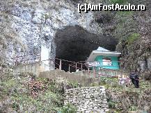 [P03] Scările de acces, casa de bilete şi intrarea în peşteră (fotografie surprinsă de la nivelul drumului)  » foto by Claudiu U.
 - 
<span class="allrVoted glyphicon glyphicon-heart hidden" id="av401333"></span>
<a class="m-l-10 hidden" id="sv401333" onclick="voting_Foto_DelVot(,401333,12765)" role="button">șterge vot <span class="glyphicon glyphicon-remove"></span></a>
<a id="v9401333" class=" c-red"  onclick="voting_Foto_SetVot(401333)" role="button"><span class="glyphicon glyphicon-heart-empty"></span> <b>LIKE</b> = Votează poza</a> <img class="hidden"  id="f401333W9" src="/imagini/loader.gif" border="0" /><span class="AjErrMes hidden" id="e401333ErM"></span>