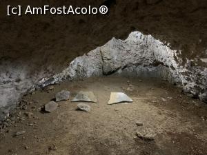 [P09] Peștera Dâmbovicioara-fragmente de obiecte  găsite în peșteră » foto by AZE
 - 
<span class="allrVoted glyphicon glyphicon-heart hidden" id="av1370601"></span>
<a class="m-l-10 hidden" id="sv1370601" onclick="voting_Foto_DelVot(,1370601,12765)" role="button">șterge vot <span class="glyphicon glyphicon-remove"></span></a>
<a id="v91370601" class=" c-red"  onclick="voting_Foto_SetVot(1370601)" role="button"><span class="glyphicon glyphicon-heart-empty"></span> <b>LIKE</b> = Votează poza</a> <img class="hidden"  id="f1370601W9" src="/imagini/loader.gif" border="0" /><span class="AjErrMes hidden" id="e1370601ErM"></span>