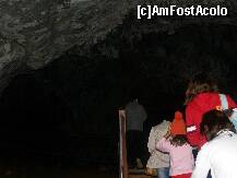 [P14] Urmand ghidul nostru prin pestera » foto by pepsi70ro
 - 
<span class="allrVoted glyphicon glyphicon-heart hidden" id="av271680"></span>
<a class="m-l-10 hidden" id="sv271680" onclick="voting_Foto_DelVot(,271680,12765)" role="button">șterge vot <span class="glyphicon glyphicon-remove"></span></a>
<a id="v9271680" class=" c-red"  onclick="voting_Foto_SetVot(271680)" role="button"><span class="glyphicon glyphicon-heart-empty"></span> <b>LIKE</b> = Votează poza</a> <img class="hidden"  id="f271680W9" src="/imagini/loader.gif" border="0" /><span class="AjErrMes hidden" id="e271680ErM"></span>