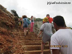 [P11] Scara de acces catre plaja Porto Katsiki, marginita de o balustrada de fier.  » foto by calatorul
 - 
<span class="allrVoted glyphicon glyphicon-heart hidden" id="av563583"></span>
<a class="m-l-10 hidden" id="sv563583" onclick="voting_Foto_DelVot(,563583,12776)" role="button">șterge vot <span class="glyphicon glyphicon-remove"></span></a>
<a id="v9563583" class=" c-red"  onclick="voting_Foto_SetVot(563583)" role="button"><span class="glyphicon glyphicon-heart-empty"></span> <b>LIKE</b> = Votează poza</a> <img class="hidden"  id="f563583W9" src="/imagini/loader.gif" border="0" /><span class="AjErrMes hidden" id="e563583ErM"></span>