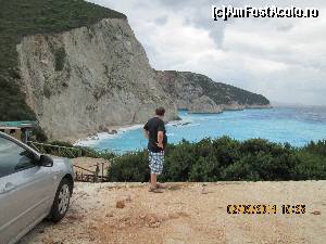 [P13] Plaja din POrto Katsiki inainte de furtuna, vazuta din parcarea cu plata de la capatul soselei de acces.  » foto by calatorul
 - 
<span class="allrVoted glyphicon glyphicon-heart hidden" id="av563585"></span>
<a class="m-l-10 hidden" id="sv563585" onclick="voting_Foto_DelVot(,563585,12776)" role="button">șterge vot <span class="glyphicon glyphicon-remove"></span></a>
<a id="v9563585" class=" c-red"  onclick="voting_Foto_SetVot(563585)" role="button"><span class="glyphicon glyphicon-heart-empty"></span> <b>LIKE</b> = Votează poza</a> <img class="hidden"  id="f563585W9" src="/imagini/loader.gif" border="0" /><span class="AjErrMes hidden" id="e563585ErM"></span>