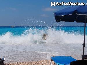 [P03] Cam asa sunt toate valurile de la Porto Katsiki. Desi nu sunt foarte inalte, sunt foarte puternice si pot matura tot ce ai in jurul tau » foto by alexvat
 - 
<span class="allrVoted glyphicon glyphicon-heart hidden" id="av464439"></span>
<a class="m-l-10 hidden" id="sv464439" onclick="voting_Foto_DelVot(,464439,12776)" role="button">șterge vot <span class="glyphicon glyphicon-remove"></span></a>
<a id="v9464439" class=" c-red"  onclick="voting_Foto_SetVot(464439)" role="button"><span class="glyphicon glyphicon-heart-empty"></span> <b>LIKE</b> = Votează poza</a> <img class="hidden"  id="f464439W9" src="/imagini/loader.gif" border="0" /><span class="AjErrMes hidden" id="e464439ErM"></span>