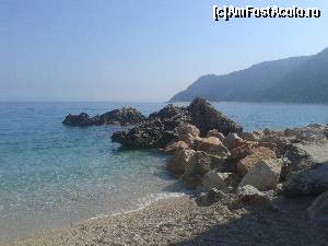 [P18] Tot pe plaja Agios Nikitas. În dreapta la 1 km este plaja Pefkoulia » foto by costy69*
 - 
<span class="allrVoted glyphicon glyphicon-heart hidden" id="av657323"></span>
<a class="m-l-10 hidden" id="sv657323" onclick="voting_Foto_DelVot(,657323,12776)" role="button">șterge vot <span class="glyphicon glyphicon-remove"></span></a>
<a id="v9657323" class=" c-red"  onclick="voting_Foto_SetVot(657323)" role="button"><span class="glyphicon glyphicon-heart-empty"></span> <b>LIKE</b> = Votează poza</a> <img class="hidden"  id="f657323W9" src="/imagini/loader.gif" border="0" /><span class="AjErrMes hidden" id="e657323ErM"></span>