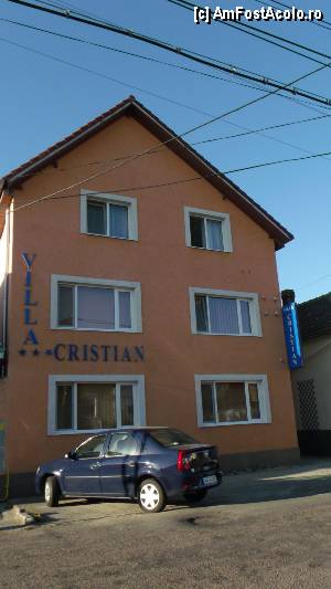 [P01] Villa Cristian - vedere exterioară » foto by Dragoș_MD
 - 
<span class="allrVoted glyphicon glyphicon-heart hidden" id="av372264"></span>
<a class="m-l-10 hidden" id="sv372264" onclick="voting_Foto_DelVot(,372264,12777)" role="button">șterge vot <span class="glyphicon glyphicon-remove"></span></a>
<a id="v9372264" class=" c-red"  onclick="voting_Foto_SetVot(372264)" role="button"><span class="glyphicon glyphicon-heart-empty"></span> <b>LIKE</b> = Votează poza</a> <img class="hidden"  id="f372264W9" src="/imagini/loader.gif" border="0" /><span class="AjErrMes hidden" id="e372264ErM"></span>