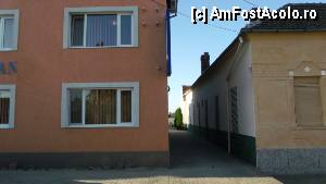 [P02] Villa Cristian - intrarea spre curte (parcare) şi Recepţie » foto by Dragoș_MD
 - 
<span class="allrVoted glyphicon glyphicon-heart hidden" id="av372265"></span>
<a class="m-l-10 hidden" id="sv372265" onclick="voting_Foto_DelVot(,372265,12777)" role="button">șterge vot <span class="glyphicon glyphicon-remove"></span></a>
<a id="v9372265" class=" c-red"  onclick="voting_Foto_SetVot(372265)" role="button"><span class="glyphicon glyphicon-heart-empty"></span> <b>LIKE</b> = Votează poza</a> <img class="hidden"  id="f372265W9" src="/imagini/loader.gif" border="0" /><span class="AjErrMes hidden" id="e372265ErM"></span>